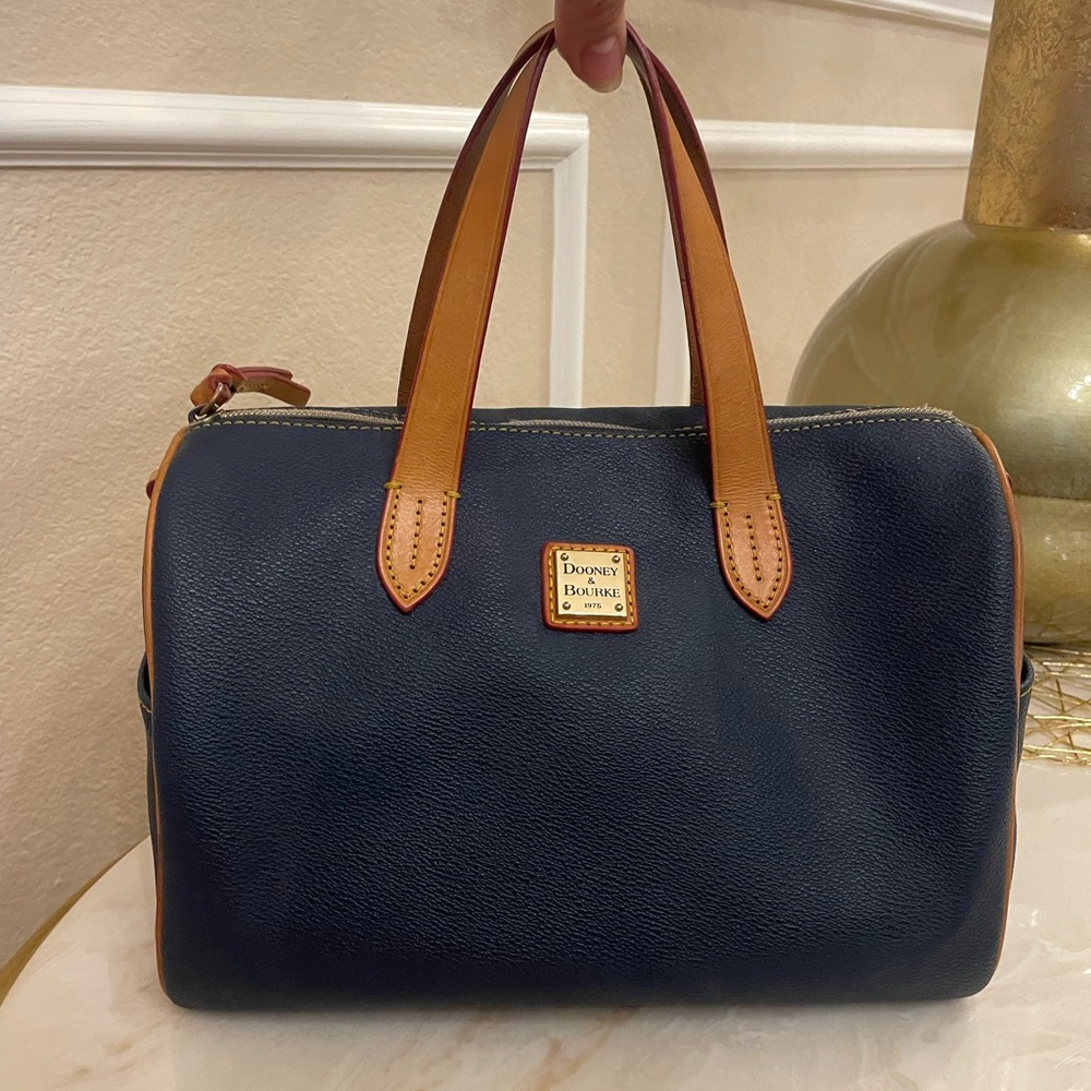 Dooney & Bourke navy bandolier no keepall handbag